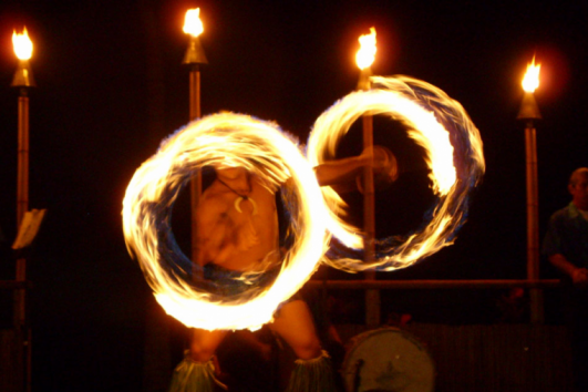 Wailea Beach Resort Marriott Luau fire knife dance